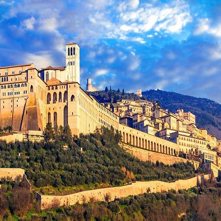 Suite Comunicanti, Tra Antico E Moderno Assisi Kültér fotó