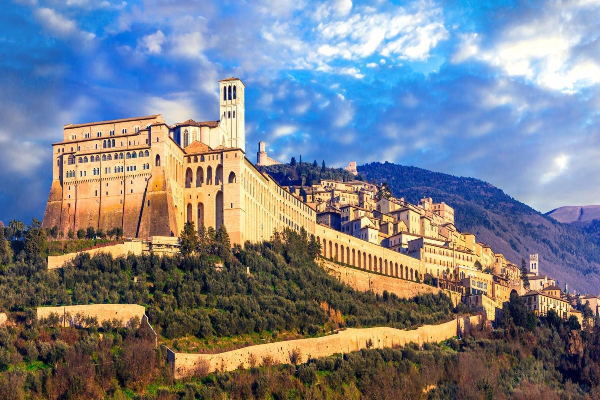 Suite Comunicanti, Tra Antico E Moderno Assisi Kültér fotó